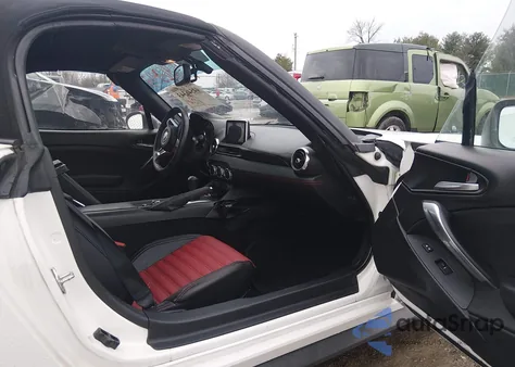 2018 Fiat 124 Spider Abarth z USA, uszkodzony, nr VIN JC1NFAEK5J0134084